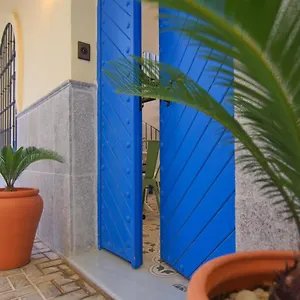 https://primera-linea-de-playa-first-line-beach-el-bajondillo.1costadelsol.com