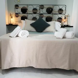Sunny In The Historic Centre- Private Parking Apartamento